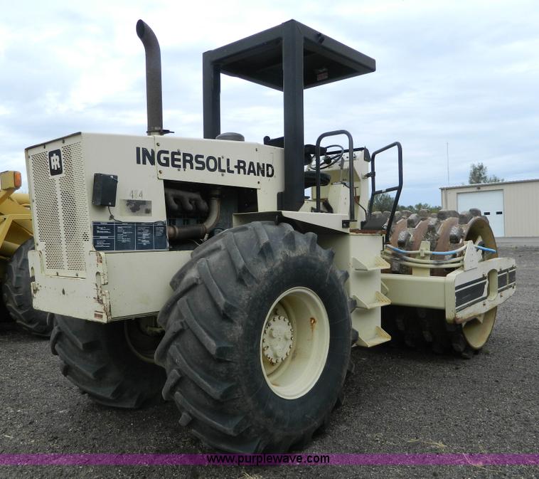 image for item K8229 1989 Ingersoll Rand SD150F single drum vibratory compactor