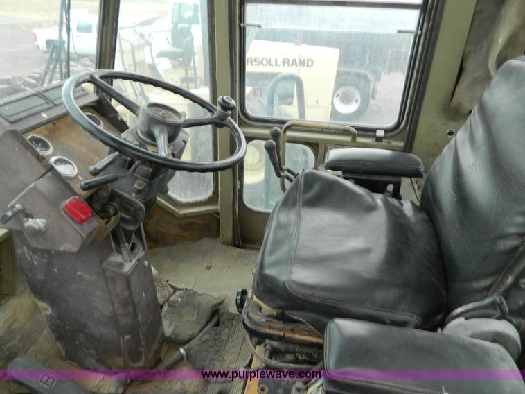 image for item K8230 1985 Komatsu WA450 wheel loader