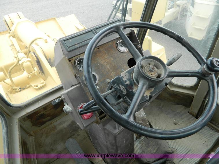 image for item K8230 1985 Komatsu WA450 wheel loader