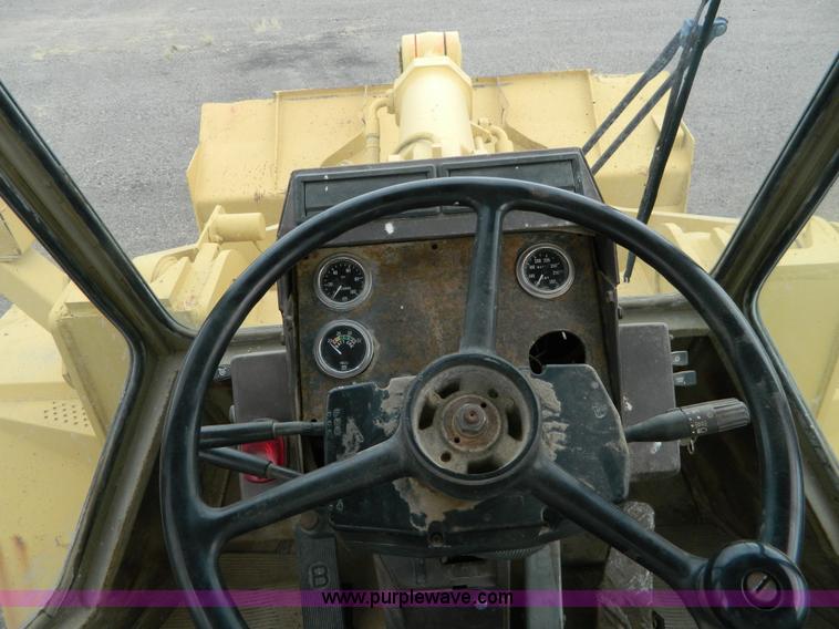 image for item K8230 1985 Komatsu WA450 wheel loader