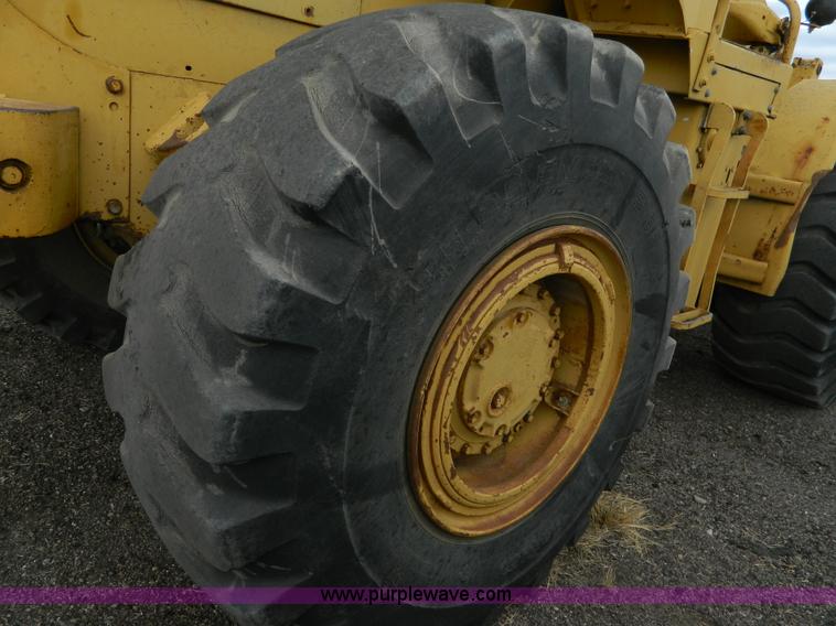 image for item K8231 1977 Caterpillar 966C wheel loader