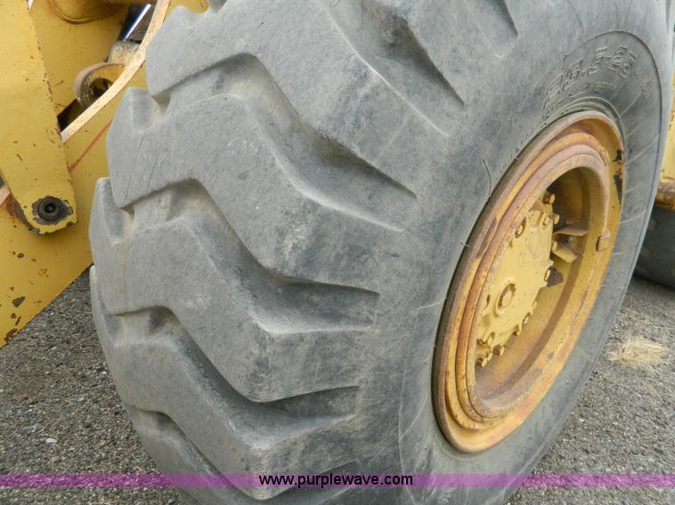 image for item K8231 1977 Caterpillar 966C wheel loader