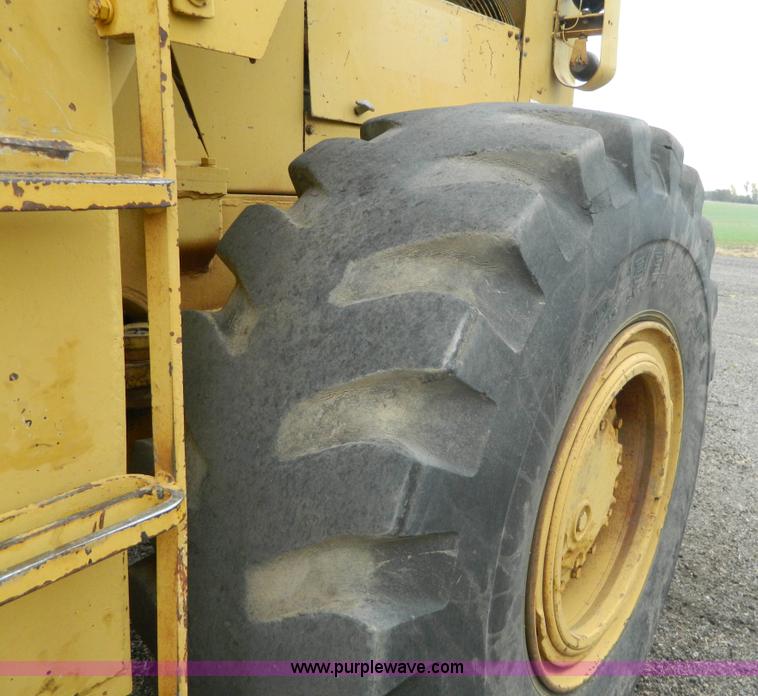 image for item K8231 1977 Caterpillar 966C wheel loader