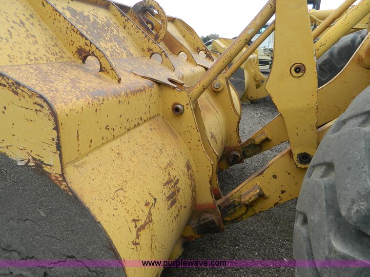 image for item K8231 1977 Caterpillar 966C wheel loader
