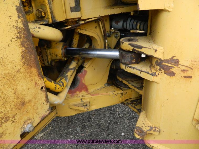 image for item K8231 1977 Caterpillar 966C wheel loader