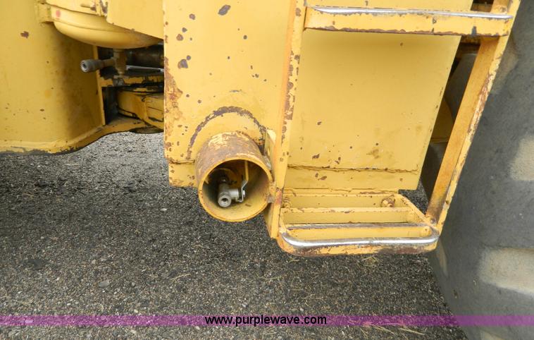 image for item K8231 1977 Caterpillar 966C wheel loader