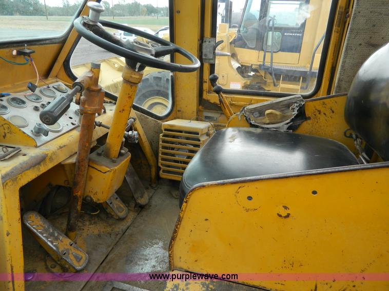 image for item K8231 1977 Caterpillar 966C wheel loader