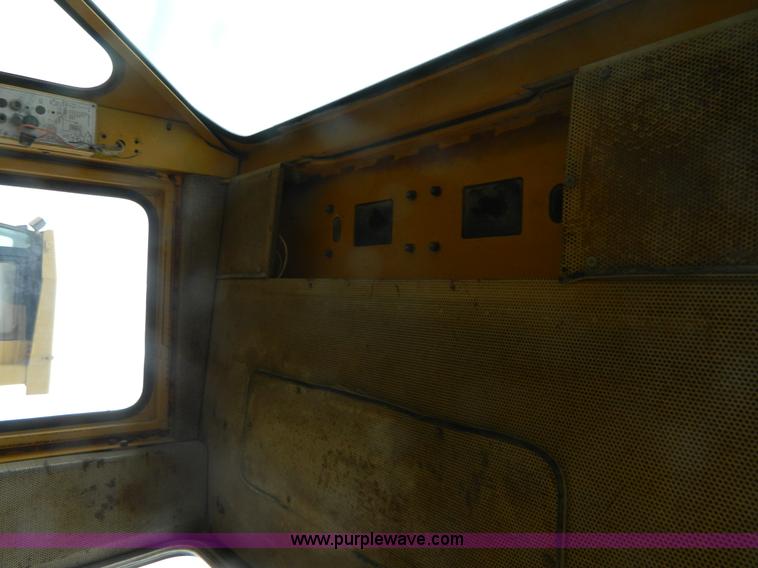 image for item K8231 1977 Caterpillar 966C wheel loader