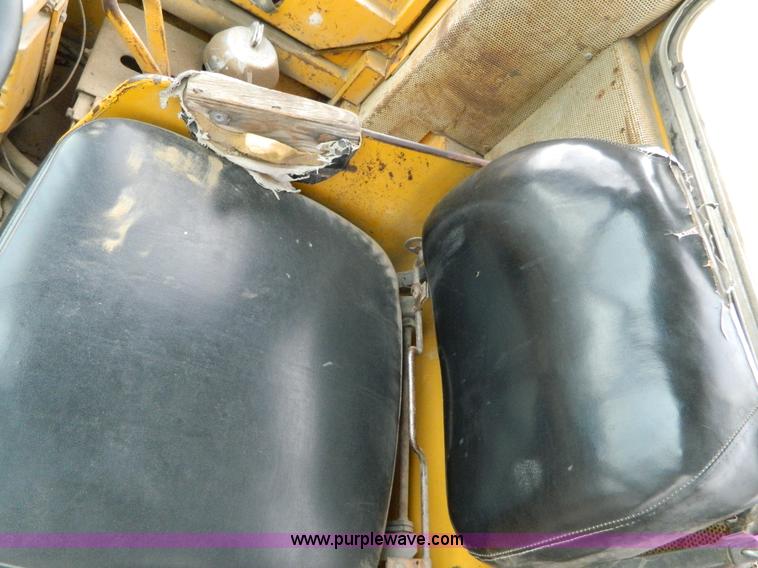 image for item K8231 1977 Caterpillar 966C wheel loader