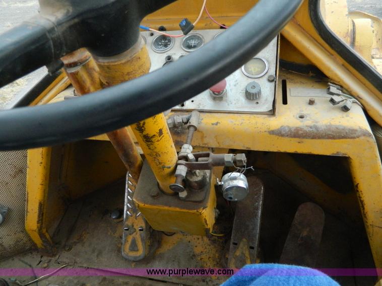 image for item K8231 1977 Caterpillar 966C wheel loader