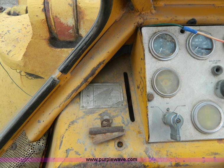image for item K8231 1977 Caterpillar 966C wheel loader