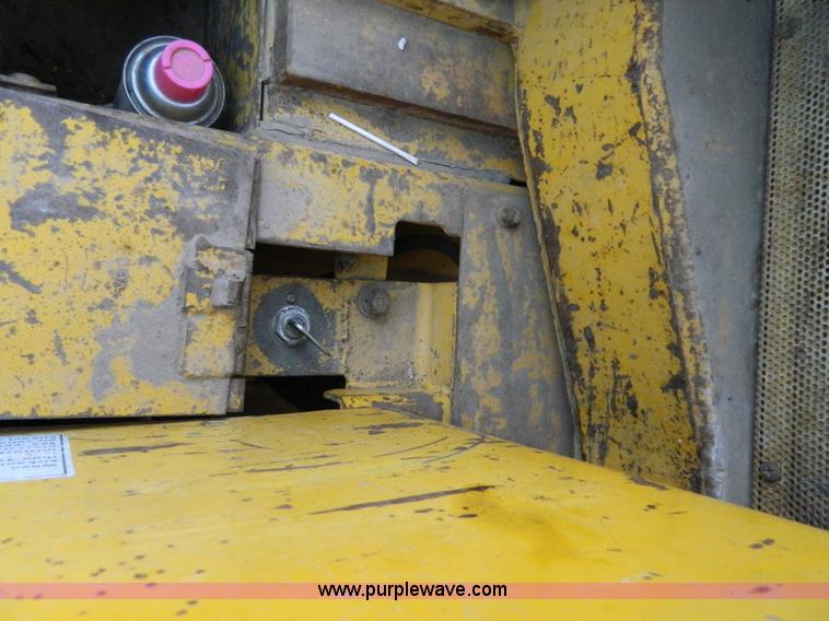 image for item K8231 1977 Caterpillar 966C wheel loader