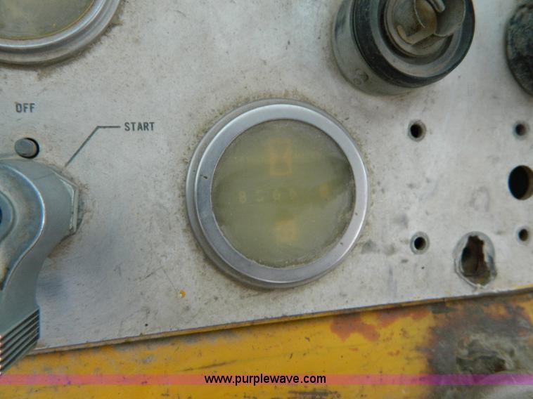 image for item K8231 1977 Caterpillar 966C wheel loader