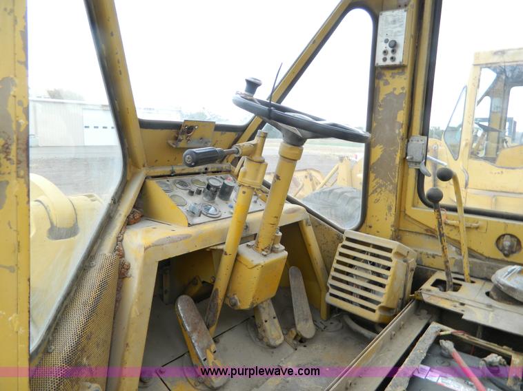 image for item K8232 1979 Caterpillar 950 wheel loader