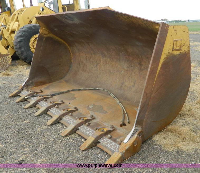 image for item K8233 Caterpillar loader bucket