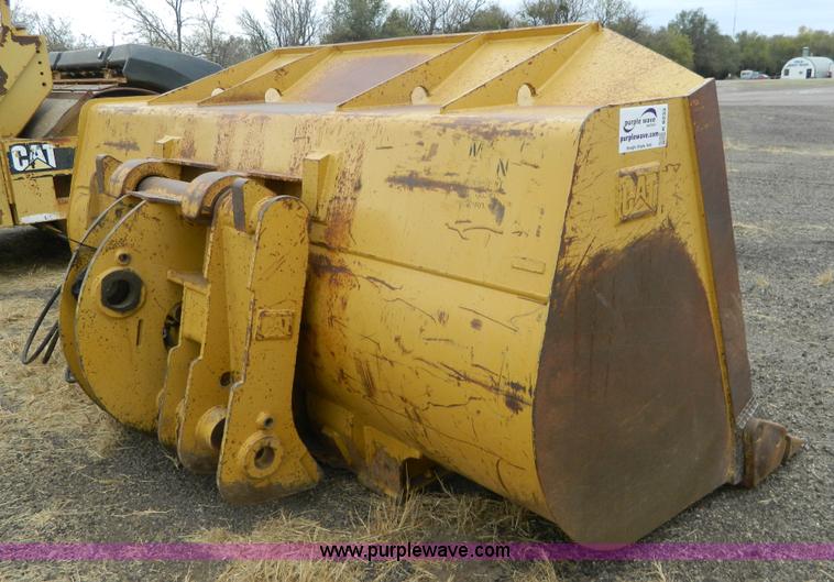 image for item K8233 Caterpillar loader bucket