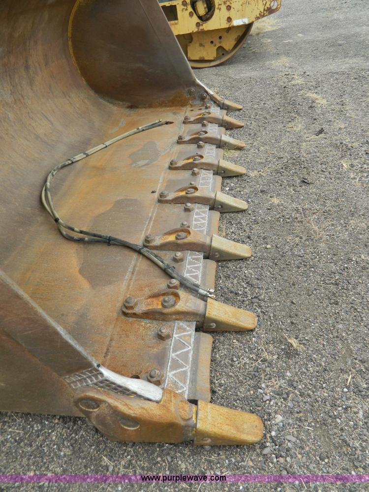 image for item K8233 Caterpillar loader bucket