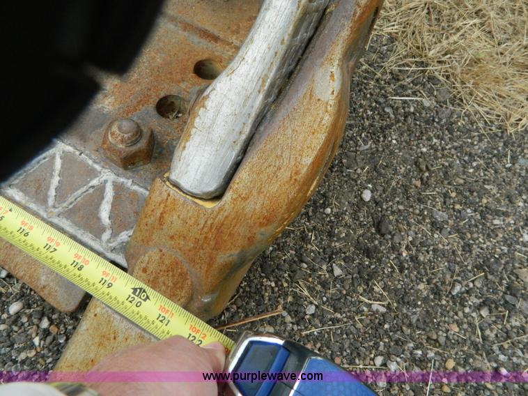 image for item K8233 Caterpillar loader bucket