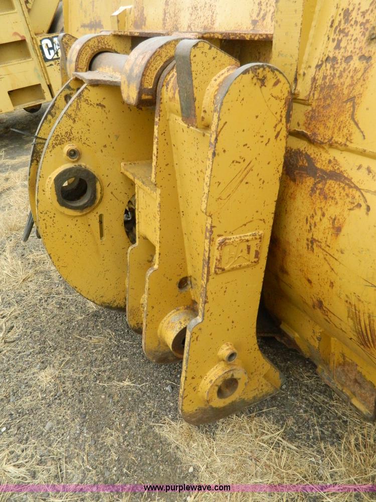 image for item K8233 Caterpillar loader bucket