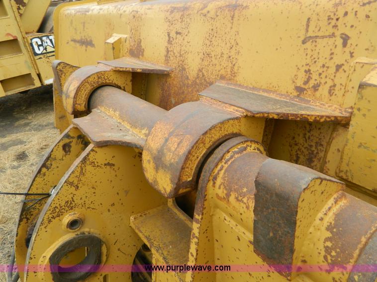 image for item K8233 Caterpillar loader bucket