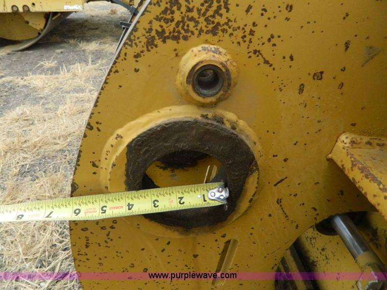 image for item K8233 Caterpillar loader bucket