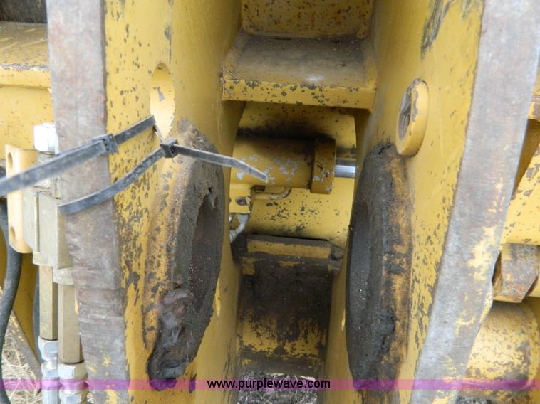 image for item K8233 Caterpillar loader bucket