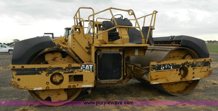 image for item K8234 1998 Caterpillar CB634C double drum roller