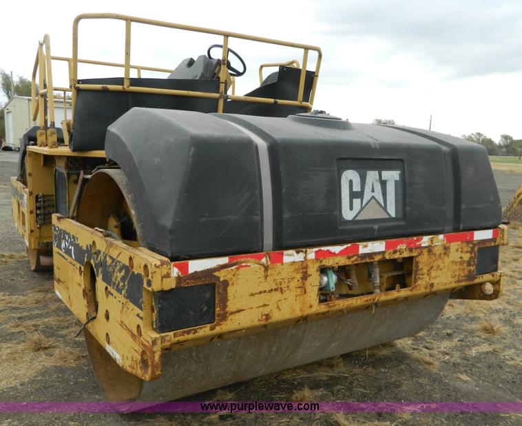 image for item K8234 1998 Caterpillar CB634C double drum roller