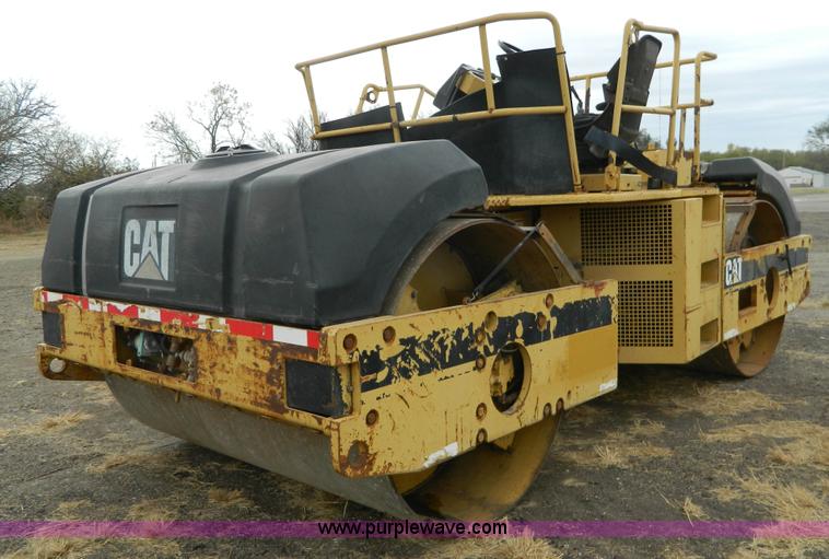 image for item K8234 1998 Caterpillar CB634C double drum roller