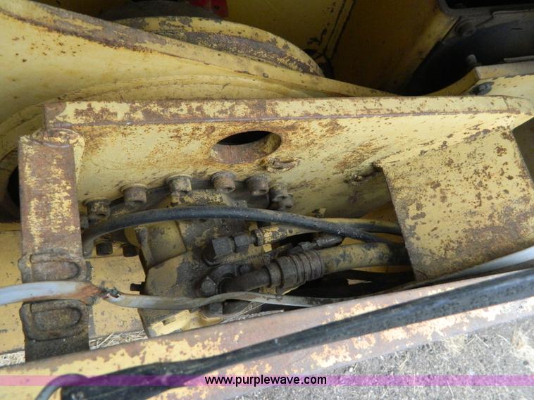 image for item K8234 1998 Caterpillar CB634C double drum roller