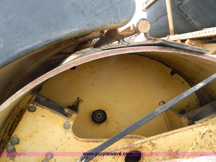 image for item K8234 1998 Caterpillar CB634C double drum roller