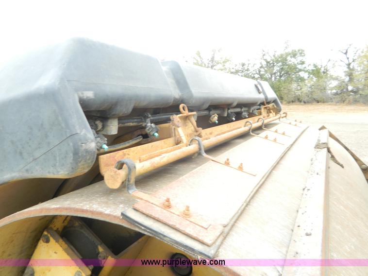 image for item K8234 1998 Caterpillar CB634C double drum roller