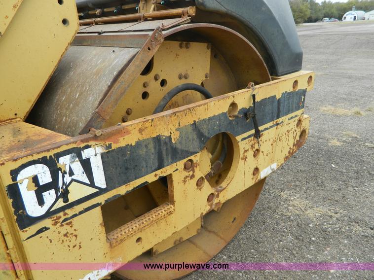 image for item K8234 1998 Caterpillar CB634C double drum roller
