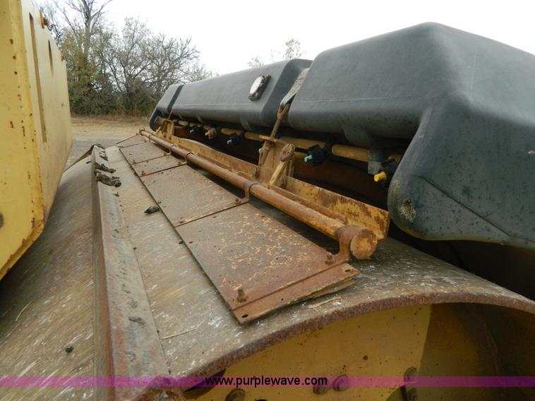 image for item K8234 1998 Caterpillar CB634C double drum roller