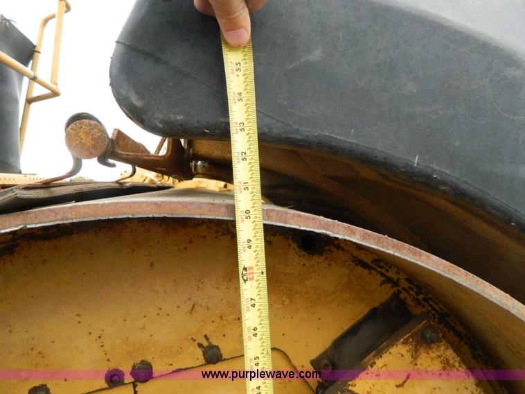 image for item K8234 1998 Caterpillar CB634C double drum roller