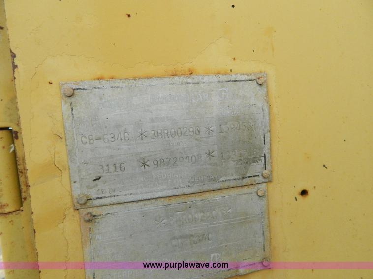image for item K8234 1998 Caterpillar CB634C double drum roller