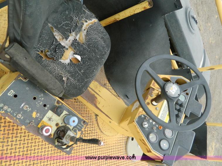 image for item K8234 1998 Caterpillar CB634C double drum roller