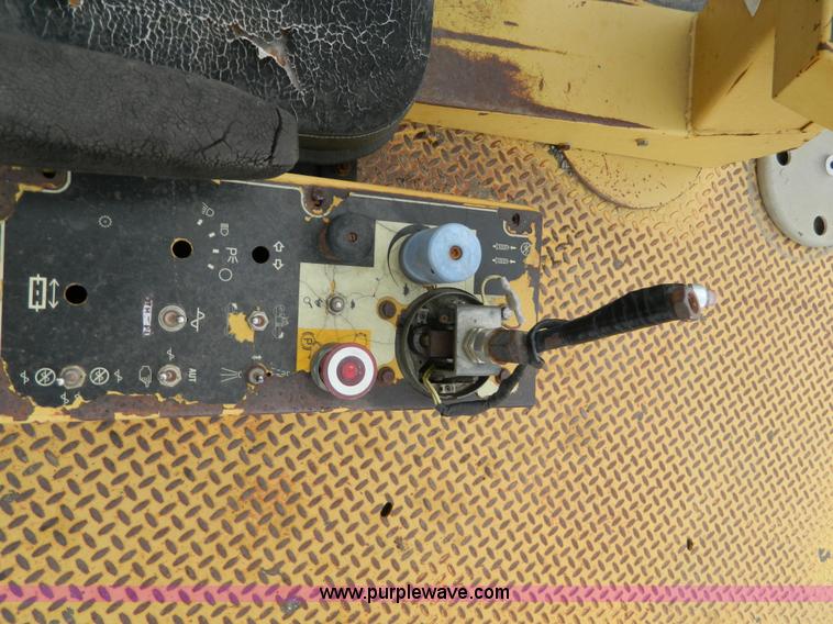 image for item K8234 1998 Caterpillar CB634C double drum roller