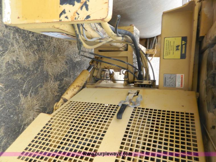 image for item K8234 1998 Caterpillar CB634C double drum roller