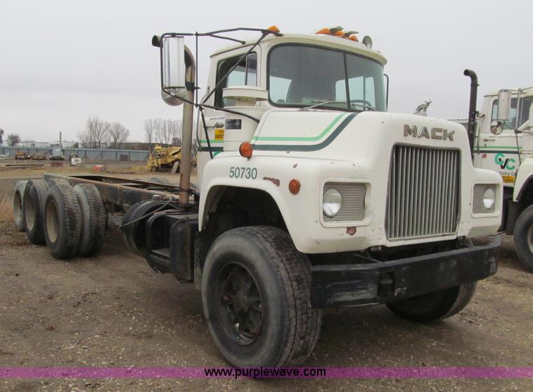 image for item L1804 1984 Mack DM685S cab and chassis