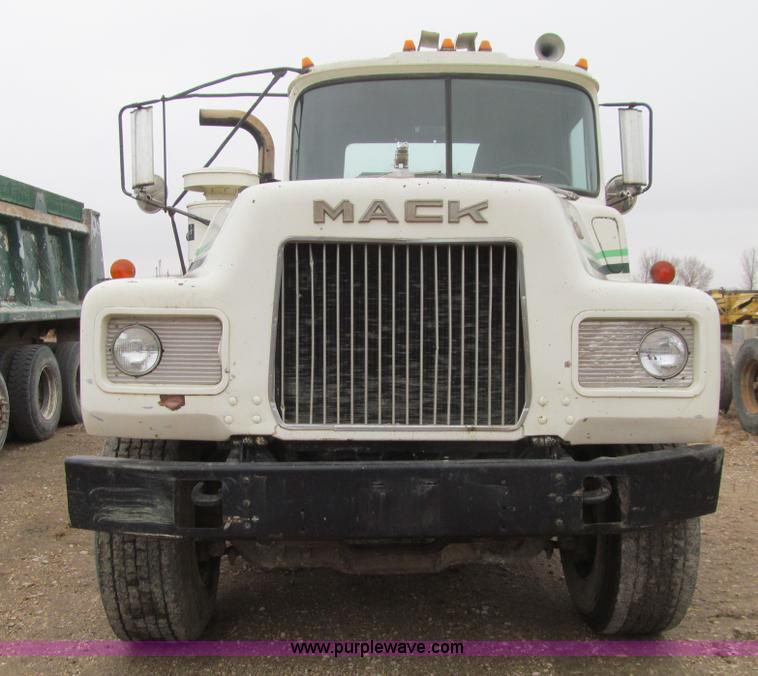 image for item L1804 1984 Mack DM685S cab and chassis