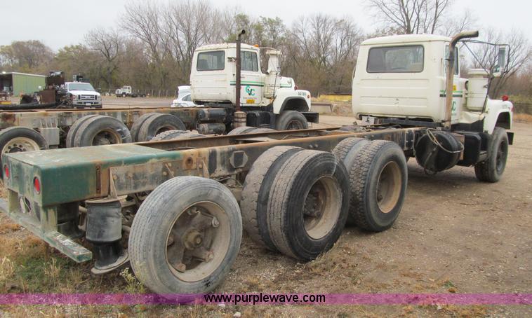 image for item L1804 1984 Mack DM685S cab and chassis