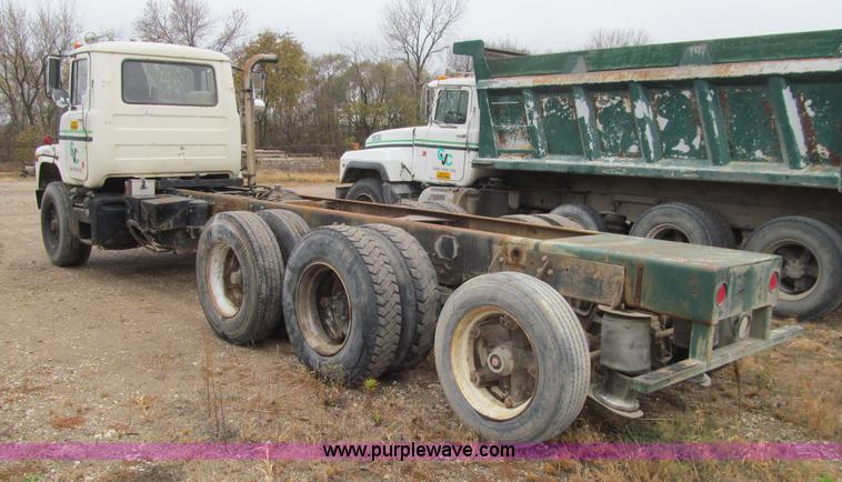 image for item L1804 1984 Mack DM685S cab and chassis