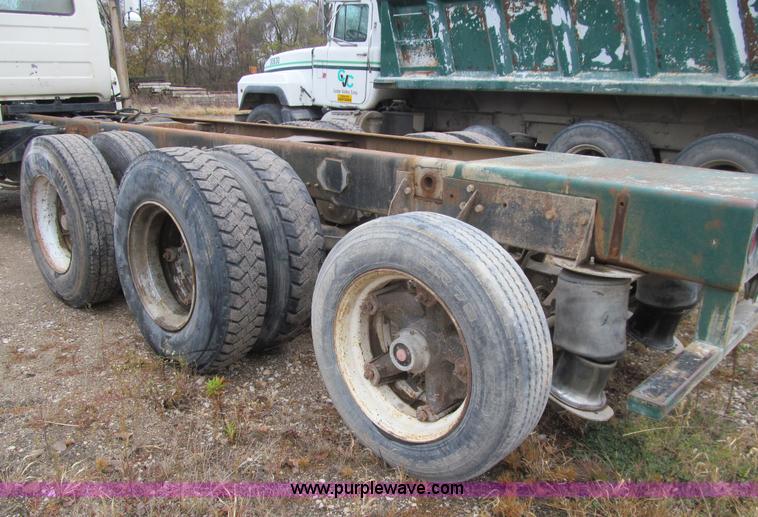 image for item L1804 1984 Mack DM685S cab and chassis