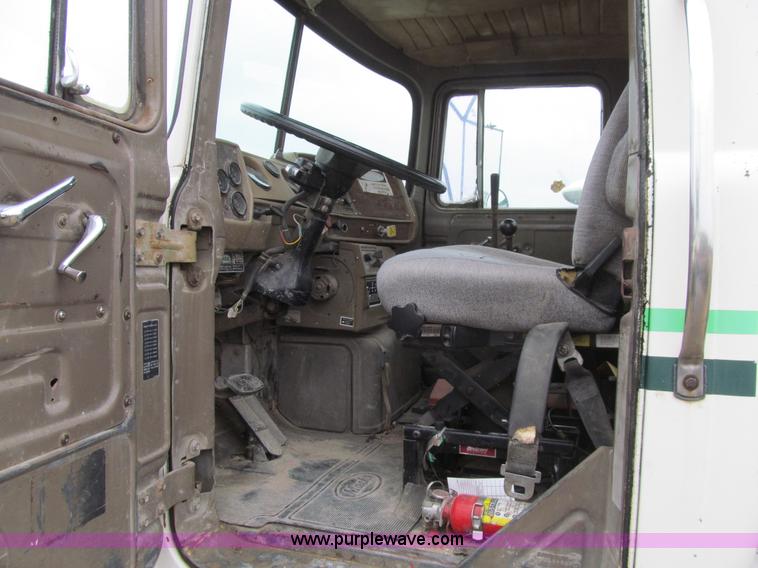 image for item L1804 1984 Mack DM685S cab and chassis