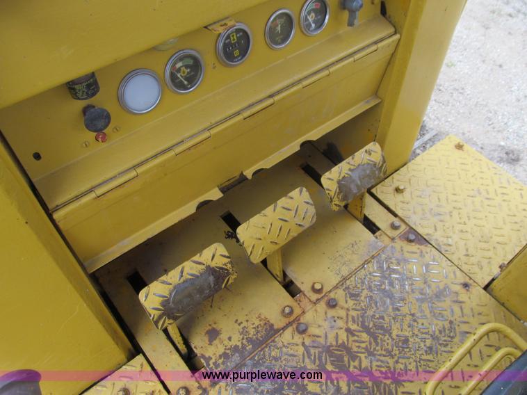 image for item L1809 1979 Caterpillar 931 track loader