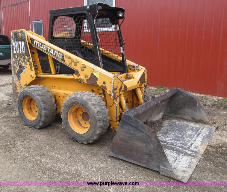image for item L1810 1999 Mustang 2070 skid steer