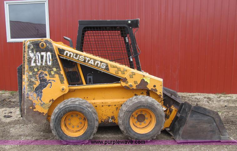 image for item L1810 1999 Mustang 2070 skid steer