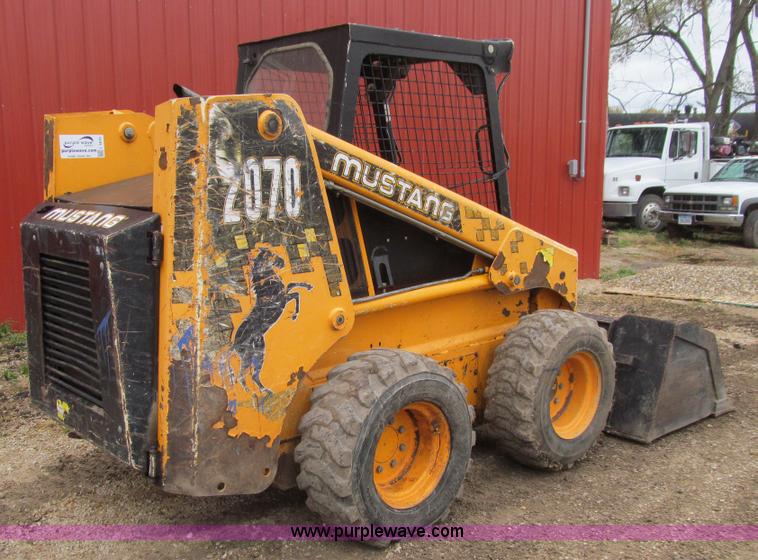 image for item L1810 1999 Mustang 2070 skid steer