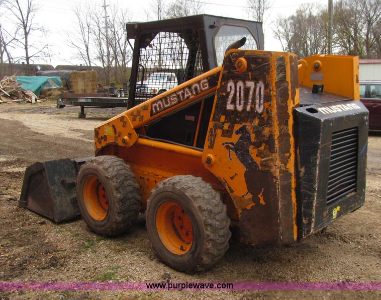 image for item L1810 1999 Mustang 2070 skid steer